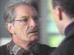 William Ellison wird in 'Der Mann mit dem Messer' von seinem Sohn Jim zur Rede gestellt